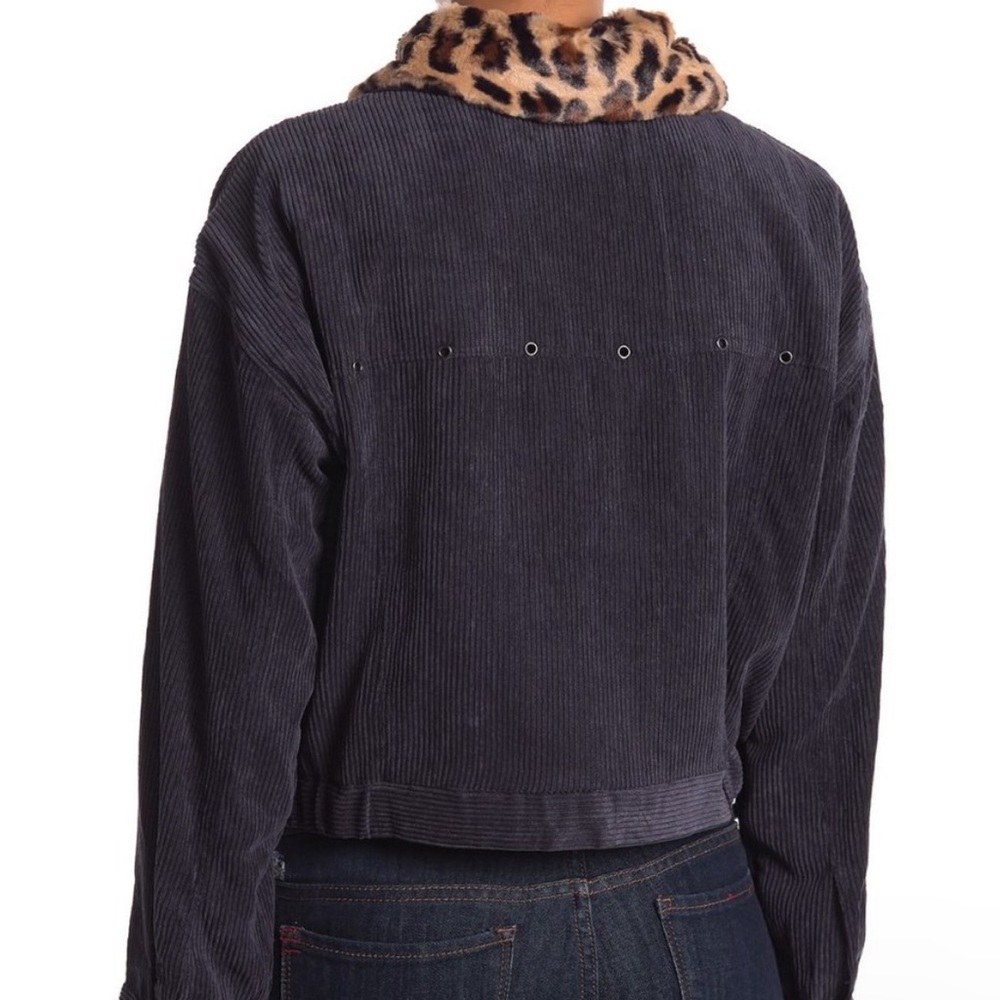 Blue Corduroy Look Jacket With Detachable Leopard Collar & Rivet Detail 🍂 - Picture 3 of 5